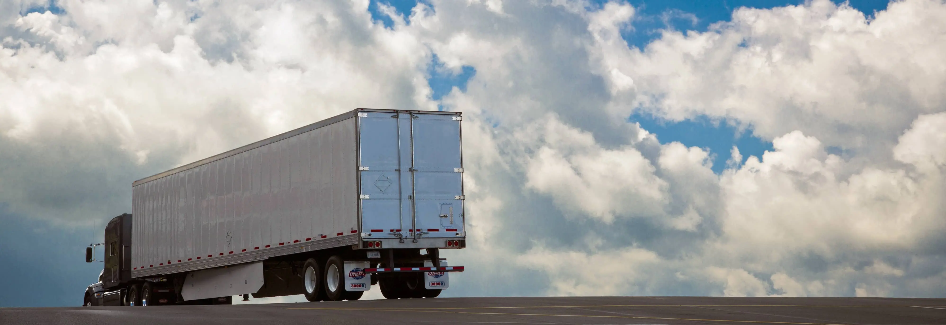 Utility 3000R reefer trailer on the highway